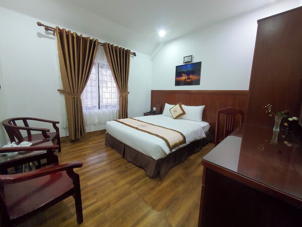 Standard Room | Premium bedding, desk, laptop workspace, blackout drapes