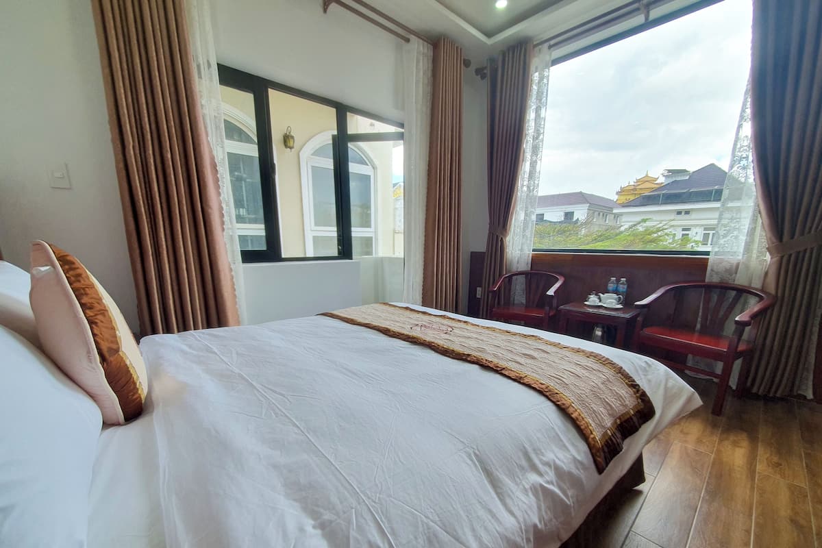 Superior Room, Balcony | Premium bedding, desk, laptop workspace, blackout drapes