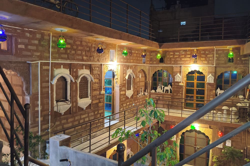 Shangri-La Heritage Haveli Home Stay BNB