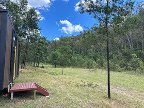 المنطقة المحيطة بالمنشأة