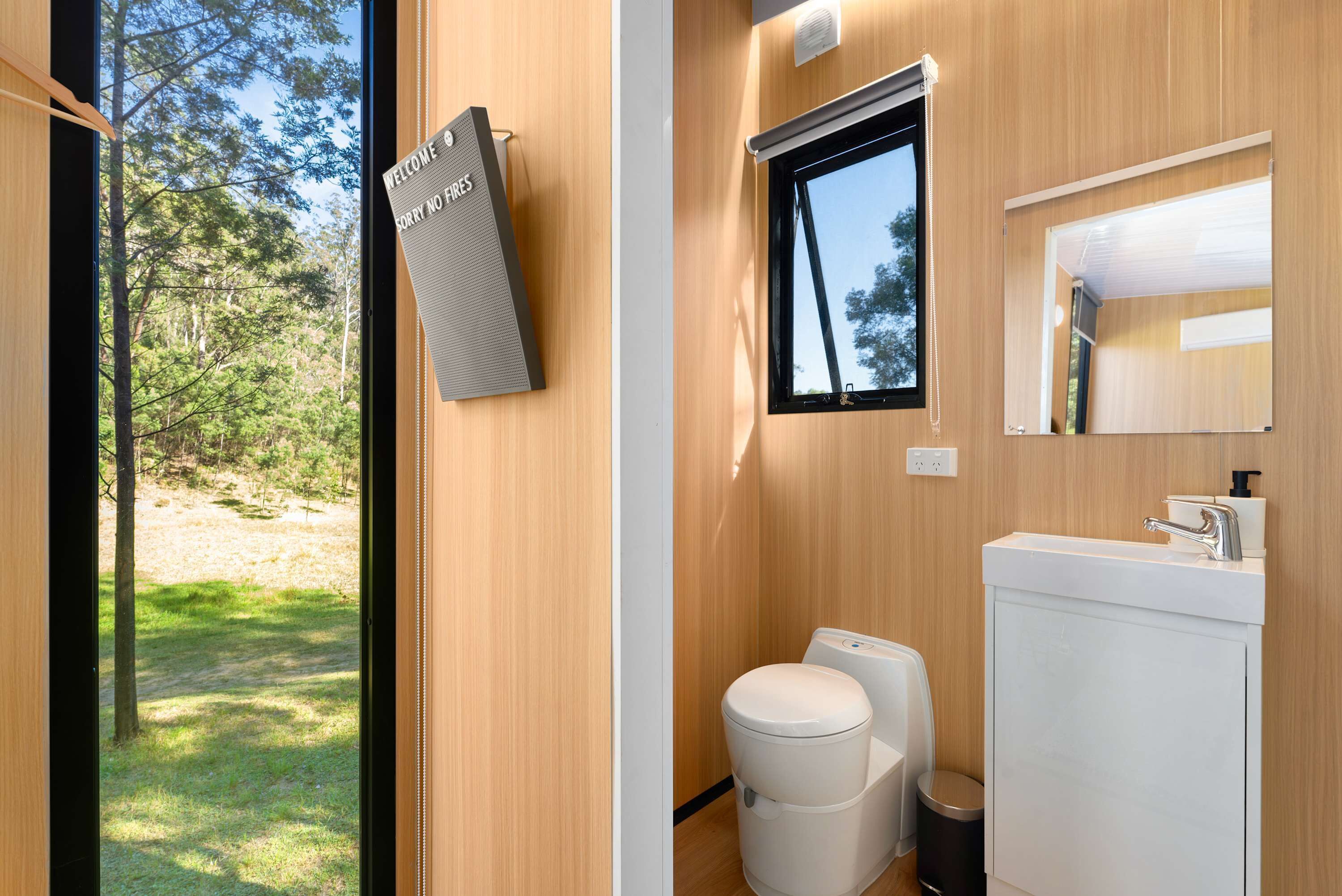 シャワー、ヘアドライヤー、タオル