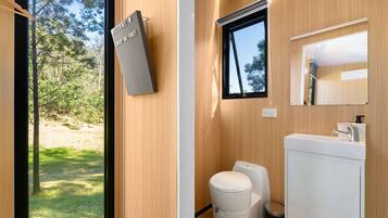 Dusj, hårføner og håndklær