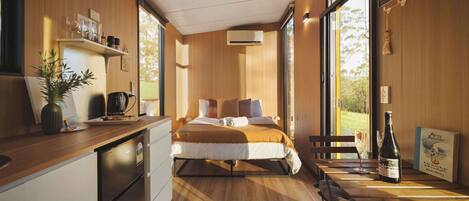 1 bedroom, bed sheets