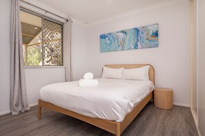 3 bedrooms, iron/ironing board, WiFi, bed sheets - Relaxed Rural Hideaway Between Busselton & Dunsborough, Steps from Geographe Bay (Marybrook)