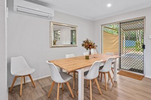 Dining - Relaxed Rural Hideaway Between Busselton & Dunsborough, Steps from Geographe Bay (Marybrook)