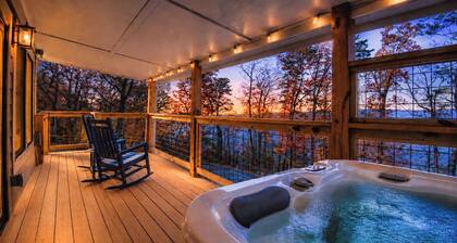 Luxury Couples Getaway - King Bed - Hot Tub - Beautiful Views