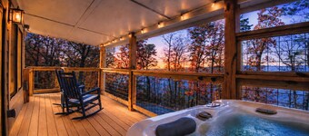 Luxury Couples Getaway - King Bed - Hot Tub - Beautiful Views