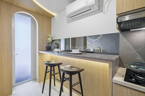 Apartment, 1 Bedroom, City View | Dining room - Soren by Kozystay - Cilandak (Jakarta)