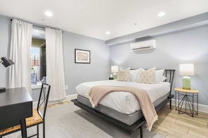 2 bedrooms, iron/ironing board, travel cot, WiFi - Sojourn Modern Stay in Historic Capitol Hill (District of Columbia)