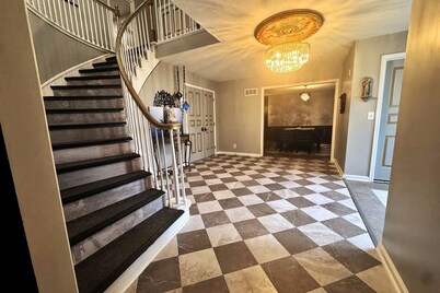 Immersive Themed Luxury Getaway-W/th- Hot Tub/Theater/Game Room/Gym-Sleeps Large