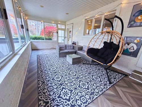 Immersive Themed Luxury Getaway-W/th- Hot Tub/Theater/Game Room/Gym-Sleeps Large