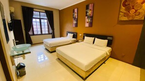 A hotel room with two beds, a glass sink, and artwork on the walls. - Hommy Inn Timoho (Yogyakarta)