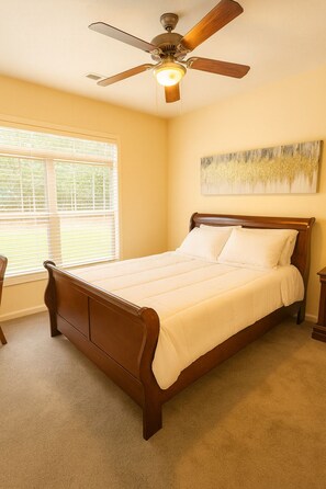 3 bedrooms, iron/ironing board, WiFi, bed sheets