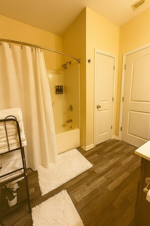 Shower, hair dryer, bidet, towels