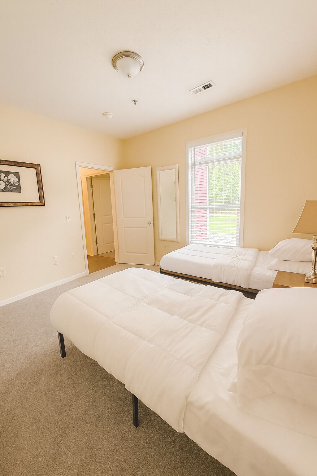 3 habitaciones, tabla de planchar con plancha, wifi y ropa de cama 