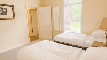 3 bedrooms, iron/ironing board, WiFi, bed sheets