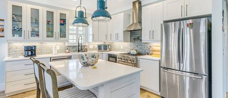 Fridge, microwave, stovetop, dishwasher