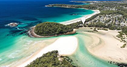 The Inlet - Relax in this beautiful home on the tranquil Narrawallee Inlet