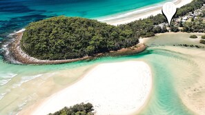 Beach - The Inlet - Relax in this beautiful home on the tranquil Narrawallee Inlet (Narrawallee)