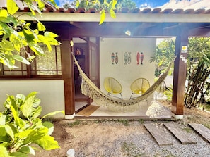 A hammock under a pergola with a door, a doormat, and fish wall art. - Entire home in Florianópolis, Brazil near Lagoa, Mole and Joaquina (Lagoa da Conceição)