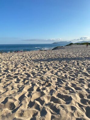 Beach nearby - Entire home in Florianópolis, Brazil Beach House Dunas da Joaquina (Lagoa da Conceição)