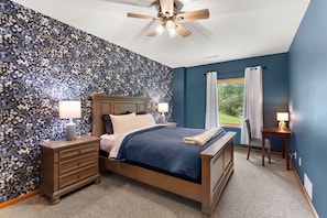 5 bedrooms, iron/ironing board, WiFi, bed sheets