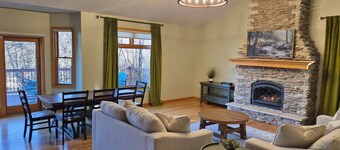 The River House - 4 BR Retreat on the Apple River