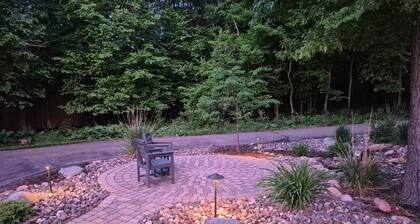 The River House - 4 BR Retreat on the Apple River