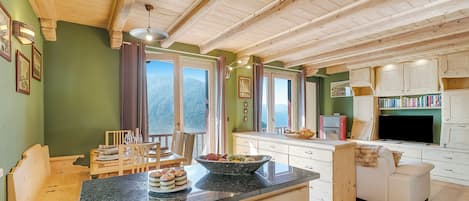 Appartement Familial, plusieurs chambres, 2 salles de bains (Baita Delle Stelle) | Coin séjour