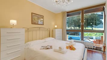 1 quarto, Wi-Fi de cortesia, roupa de cama