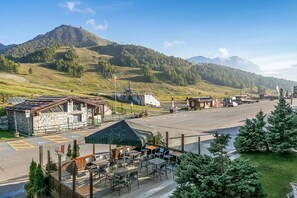 Family Apartment, Multiple Bedrooms (Appartamento Tracce Di Neve) | Outdoor dining - Appartamento Tracce Di Neve (Sestriere)
