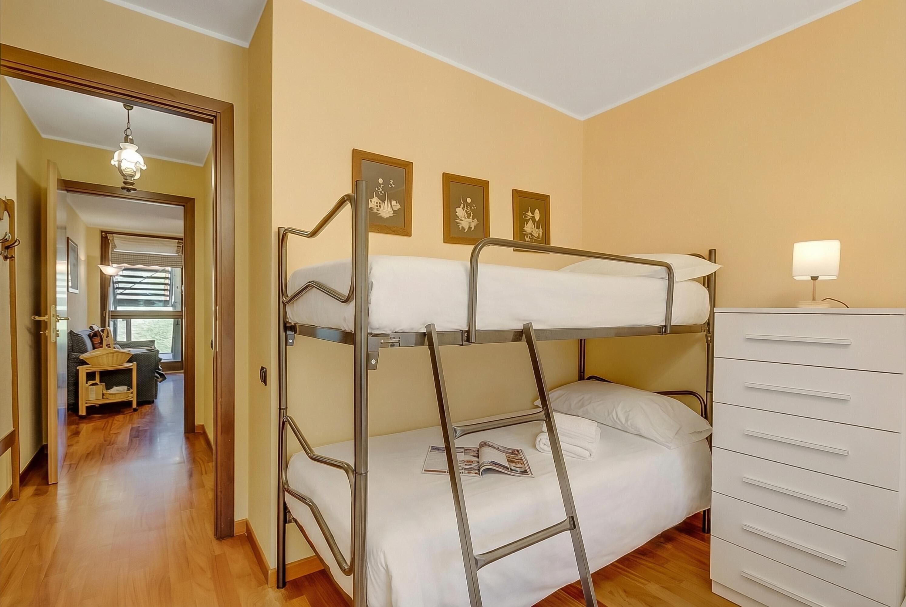 Family Apartment, Multiple Bedrooms (Appartamento Tracce Di Neve) | 1 bedroom, free WiFi, bed sheets