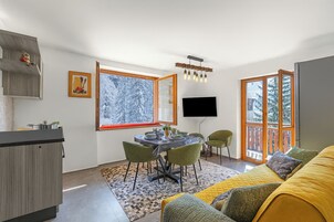 Honeymoon Apartment, Multiple Bedrooms (Appartamento Nube Di Argento) | Living area