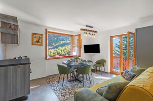 Apartamento lua de mel, 2 quartos, sacada (Appartamento Nube Di Argento) | Área de estar | TV de tela plana