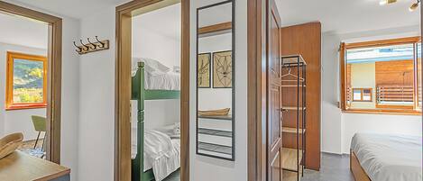 2 bedrooms, laptop workspace, free WiFi, bed sheets