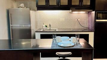 Refrigerador y tetera eléctrica