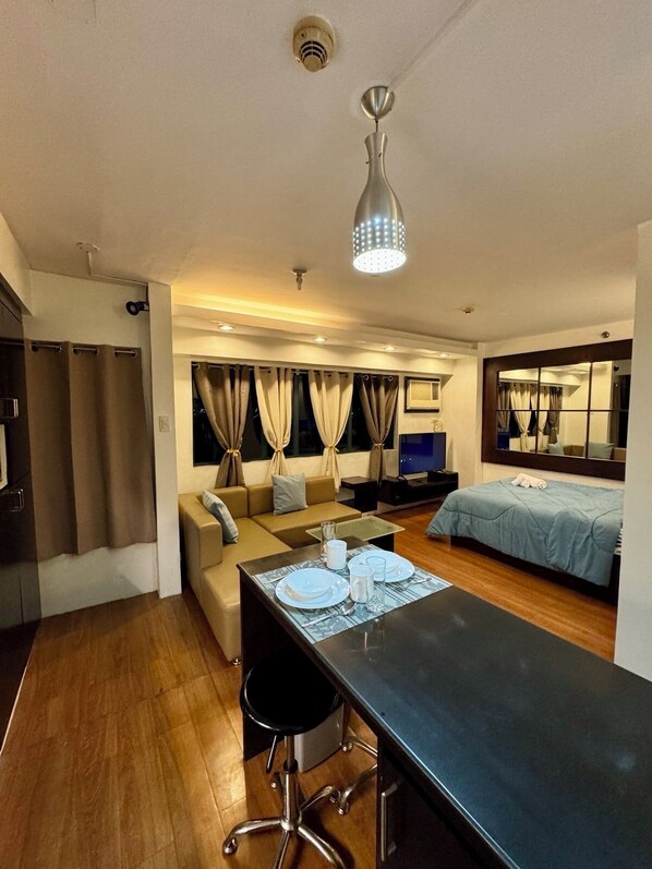 1 bedroom, soundproofing, iron/ironing board, internet