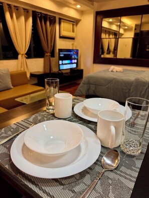 1 bedroom, soundproofing, iron/ironing board, Internet - WestParc Cedar Cozy Apartment in the Heart of Alabang (Muntinlupa)