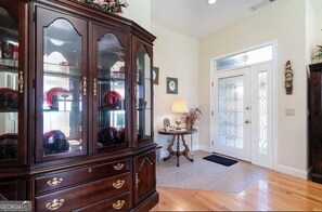 Interior - 3-bedroom house in terrific Blairsville with AC for relaxing stays (Blairsville)