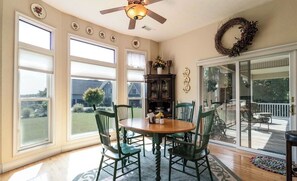 Dining - 3-bedroom house in terrific Blairsville with AC for relaxing stays (Blairsville)