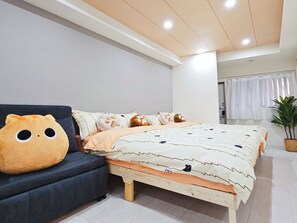 Comfort Room | Blackout drapes, iron/ironing board, free WiFi