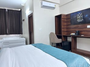 Deluxe Double or Twin Room | Desk, laptop workspace, free WiFi