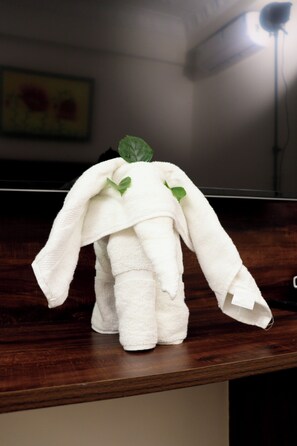 Egyptian cotton sheets, premium bedding, memory foam beds, minibar - Abharam Retreats (Ghaziabad)