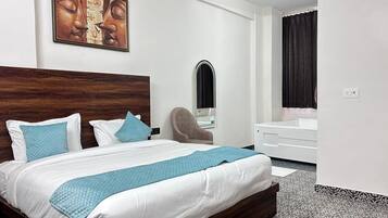 Standard Double Room | Desk, laptop workspace, free WiFi