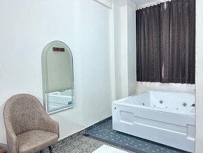 標準雙人房 | 書桌、筆電工作空間、免費無線上網