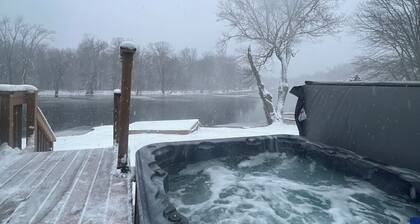 Beautiful waterfront cottage w/ hot tub, firepit, fireplace and so much more!