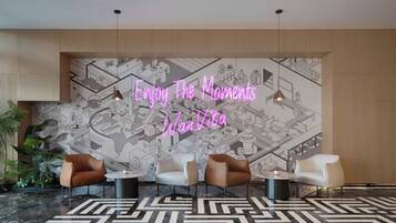 Área de estar no saguão