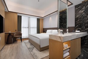 Meja, ruang kerja komputer riba, Wi-fi percuma, cadar katil 