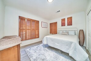 4 soverom, internettilgang og sengetøy