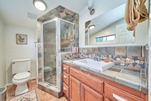 Håndklær, såpe og toalettpapir